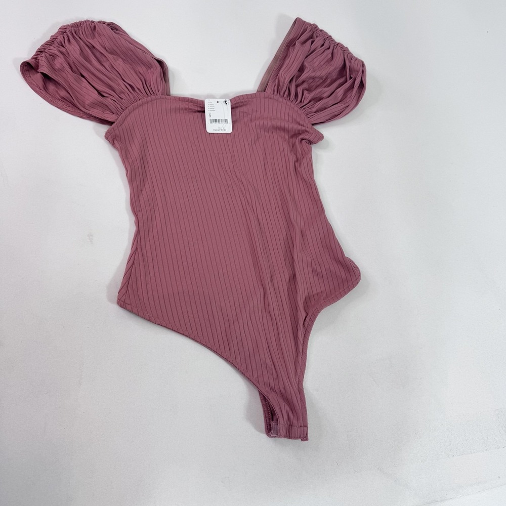 Free‎ People Bodysuit Womens Small Pink Ribbed Puff Sleeve Off Shoulder Knit